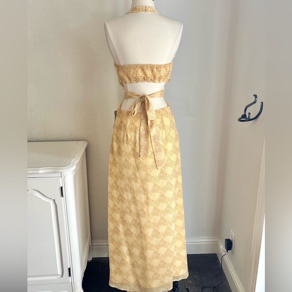 Lush Open Back Tie Waist Halter Maxi Dress in Medallion Print Yellow, Sz S NWT - Picture 4 of 10